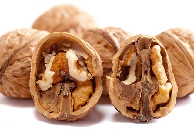 vitamins-best-food-sources-walnuts