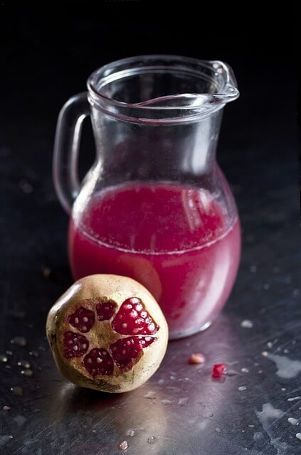 pomegranate-juice-best-foods-for-a-good-brain-health