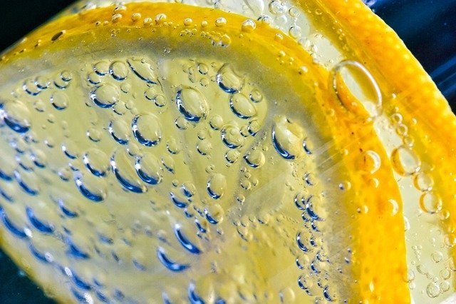 Water-and-lemon-juice to-detox-the-liver